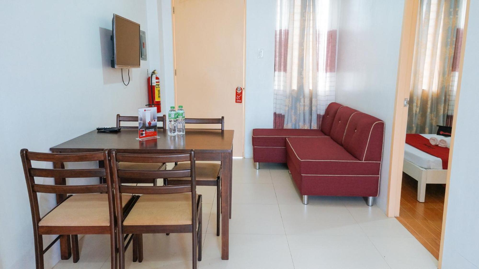 Reddoorz Plus Near Talisay Town Center Exterior photo