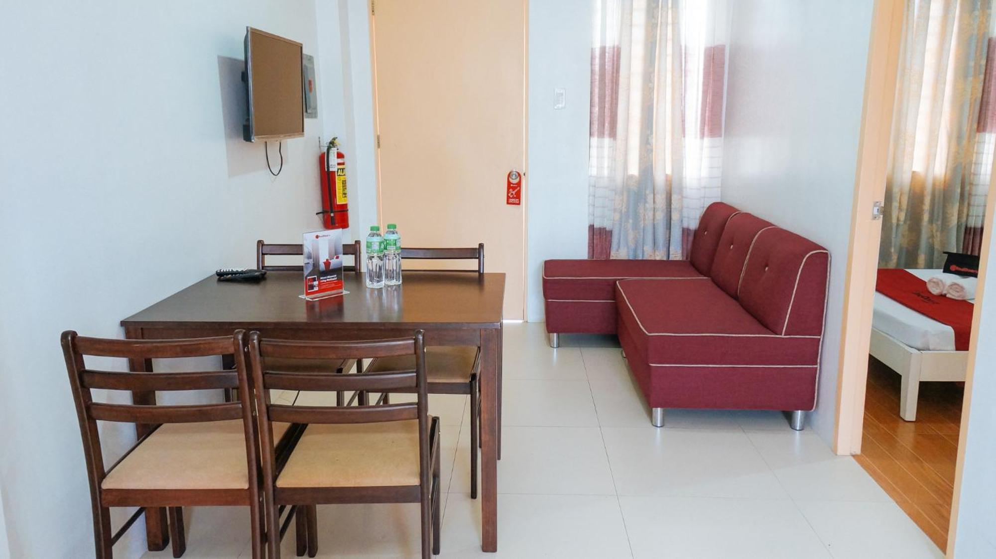 Reddoorz Plus Near Talisay Town Center Exterior photo