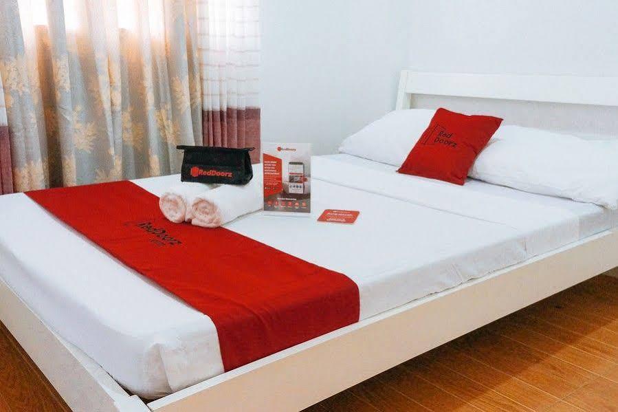 Reddoorz Plus Near Talisay Town Center Exterior photo